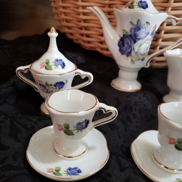 Vintage Child's Tea Set - Picture 5 of 10
